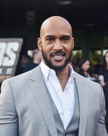 Henry_Simmons